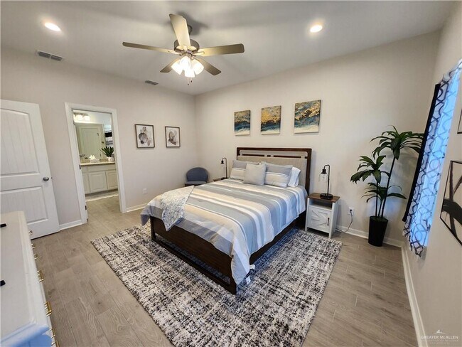 Building Photo - 12 N 34th Ln