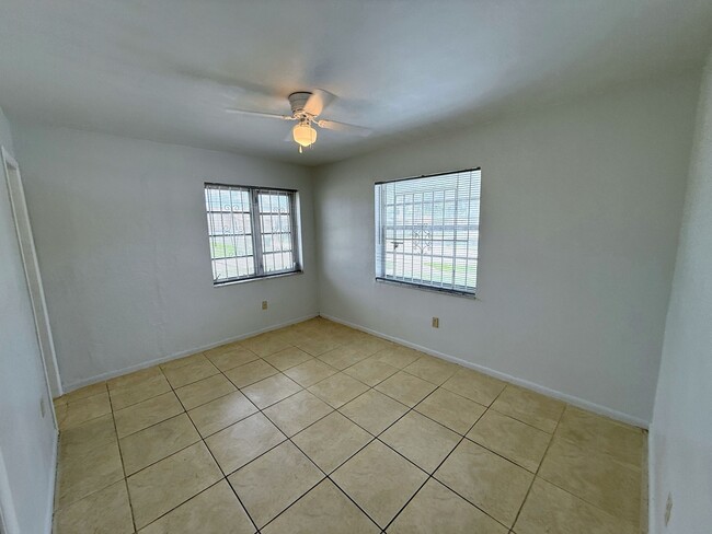 Building Photo - 15410 NW 32 Ct