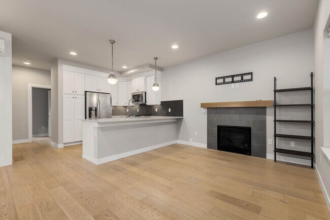 Building Photo - Modern Sammamish Cottage – Light-Filled Living in a Prime Plateau Location
