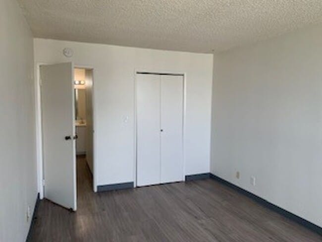 Building Photo - Kukui Plaza - 2 bedroom, 1 bath condo with 1 parking
