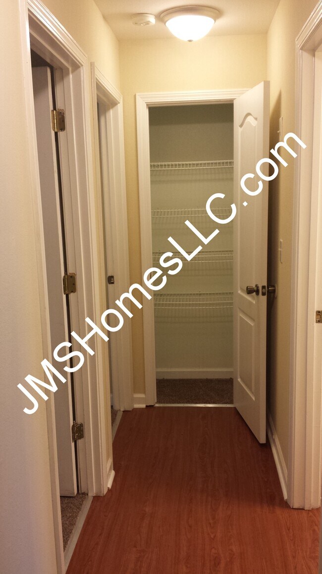 Upstairs hall - 2815 Windsor Forrest Ct