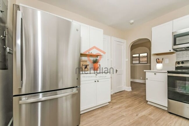 Building Photo - 3 bed / 2 bath home ~ Move-in Today!