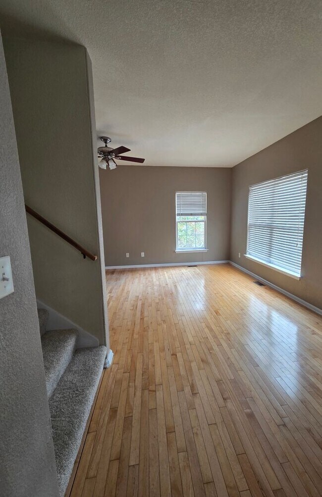 Building Photo - 3BD/3.5BA Townhouse in Town Center!  with Garage and Patio- First Floor Primary Suite