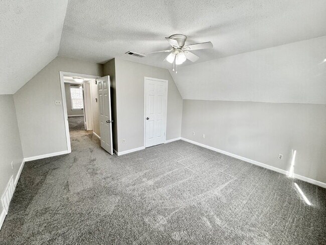 Building Photo - 8569 Kings Cross Cove