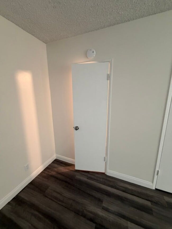Building Photo - 327 Molino Ave