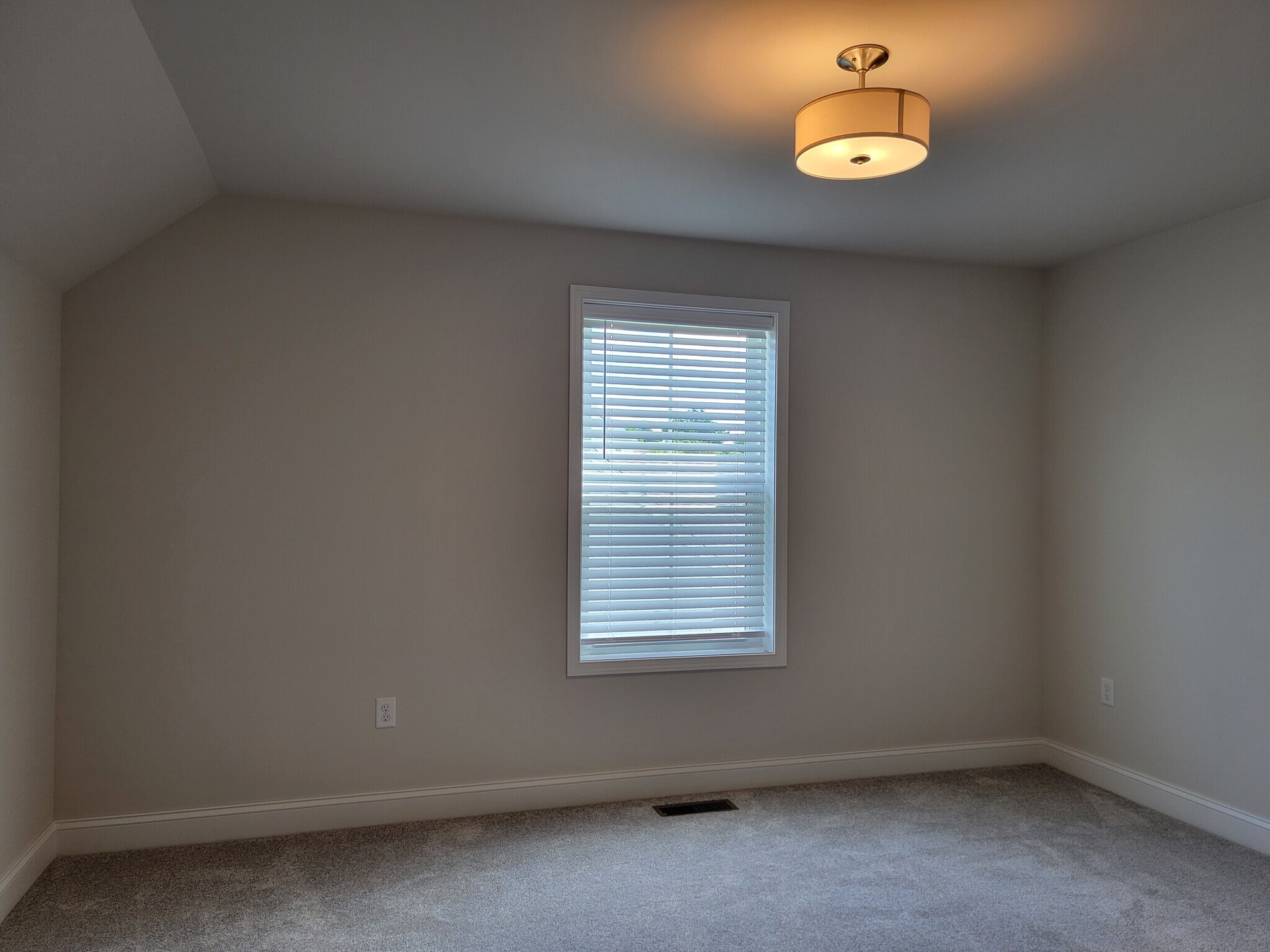 Building Photo - 226 Millard Dr