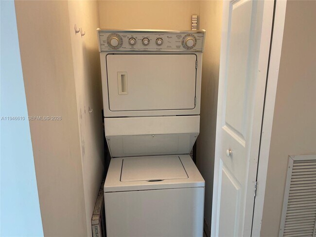 Building Photo - 1745 E Hallandale Beach Blvd