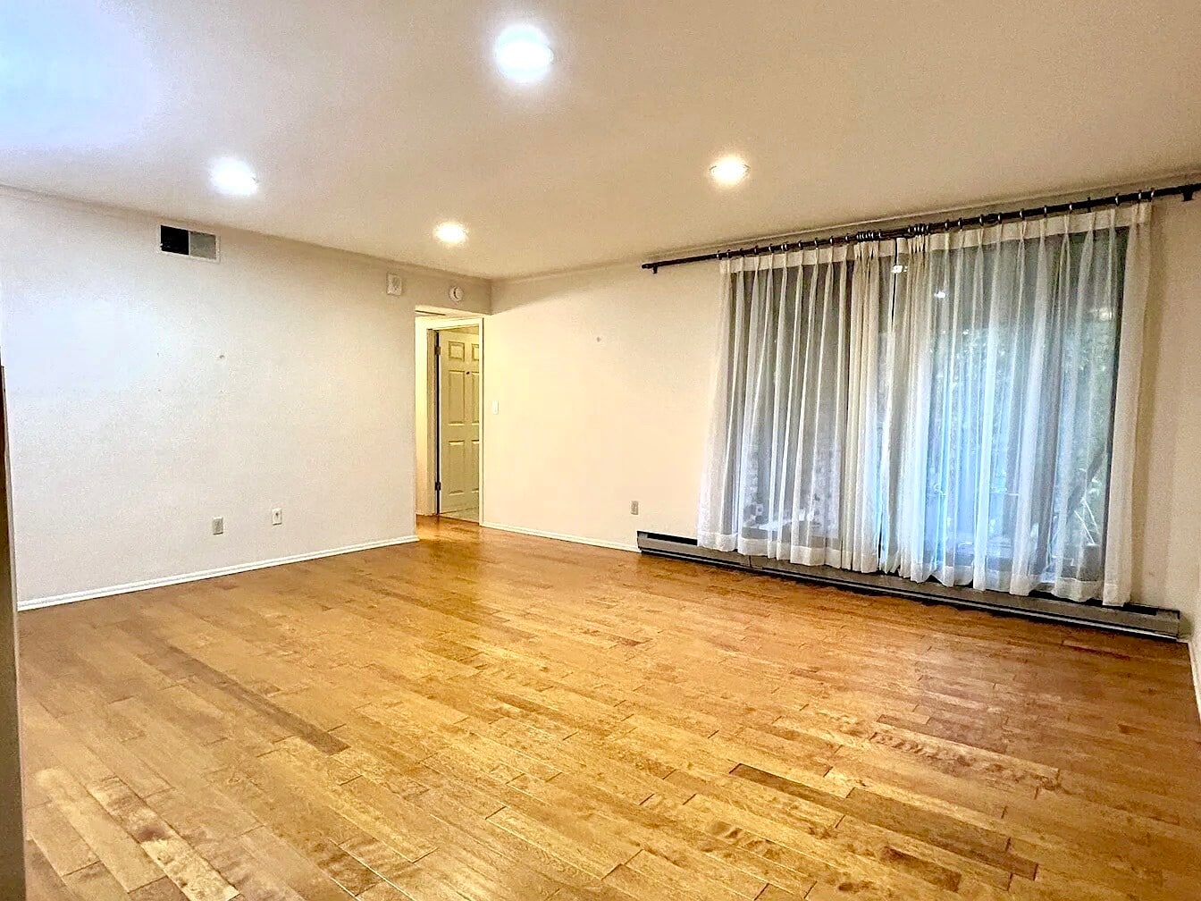 Living Space - 1818 E Shorewood Blvd