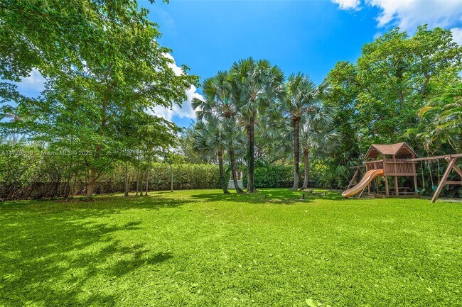Building Photo - 3500 Flamingo Dr