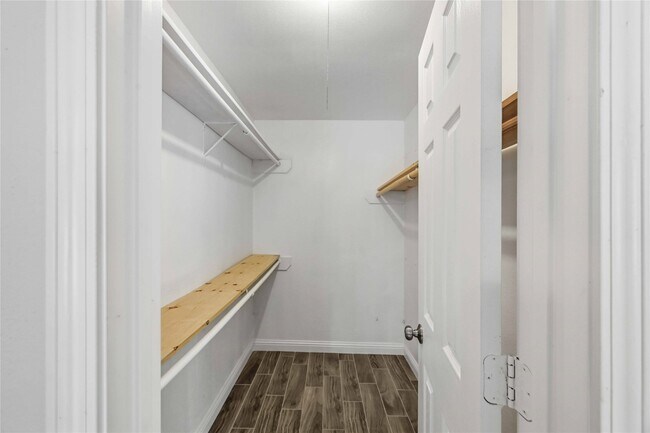 Building Photo - 5522 Bridgegate Dr