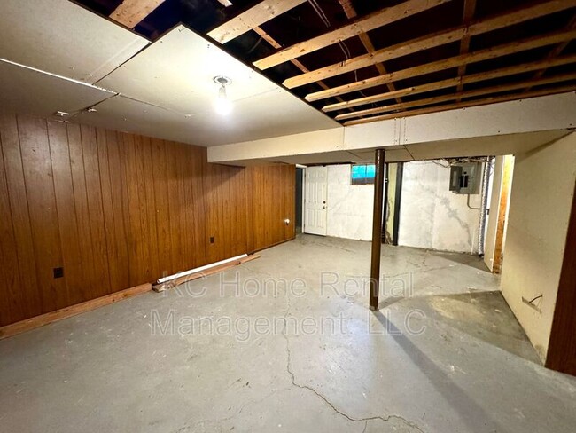 Building Photo - 5431 Outlook St
