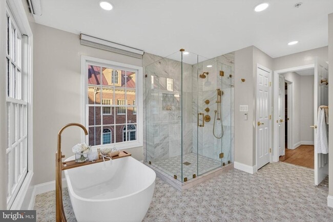 Building Photo - 700 Kahn Pl