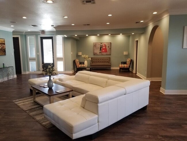 Building Photo - 935 La Posada Dr