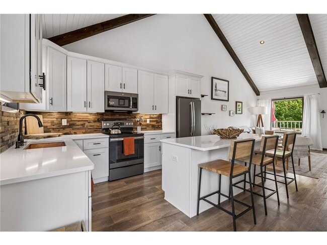Building Photo - 2831 Kenwood Isles Dr