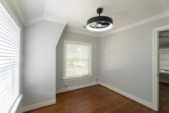 Building Photo - 8134 Niles St