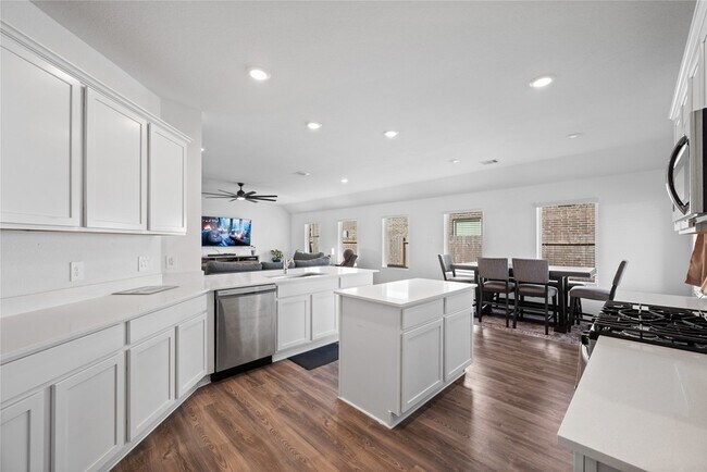 Building Photo - 237 Augustine Wy