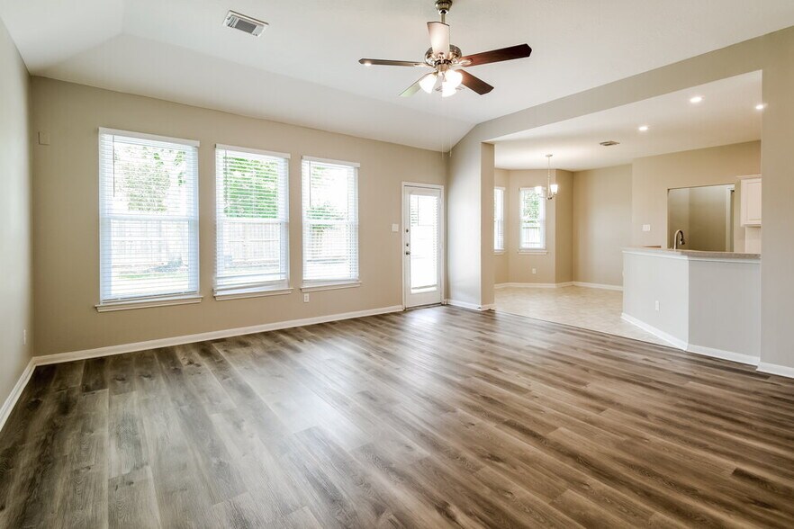 Building Photo - 403 Cedar Lake Dr