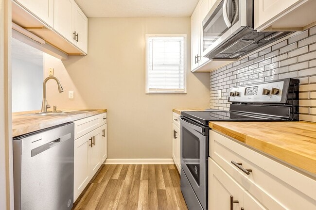 Building Photo - Up to Date Condo