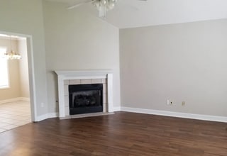 Building Photo - Welcome to your next home! 4 Bed 2 Bath
