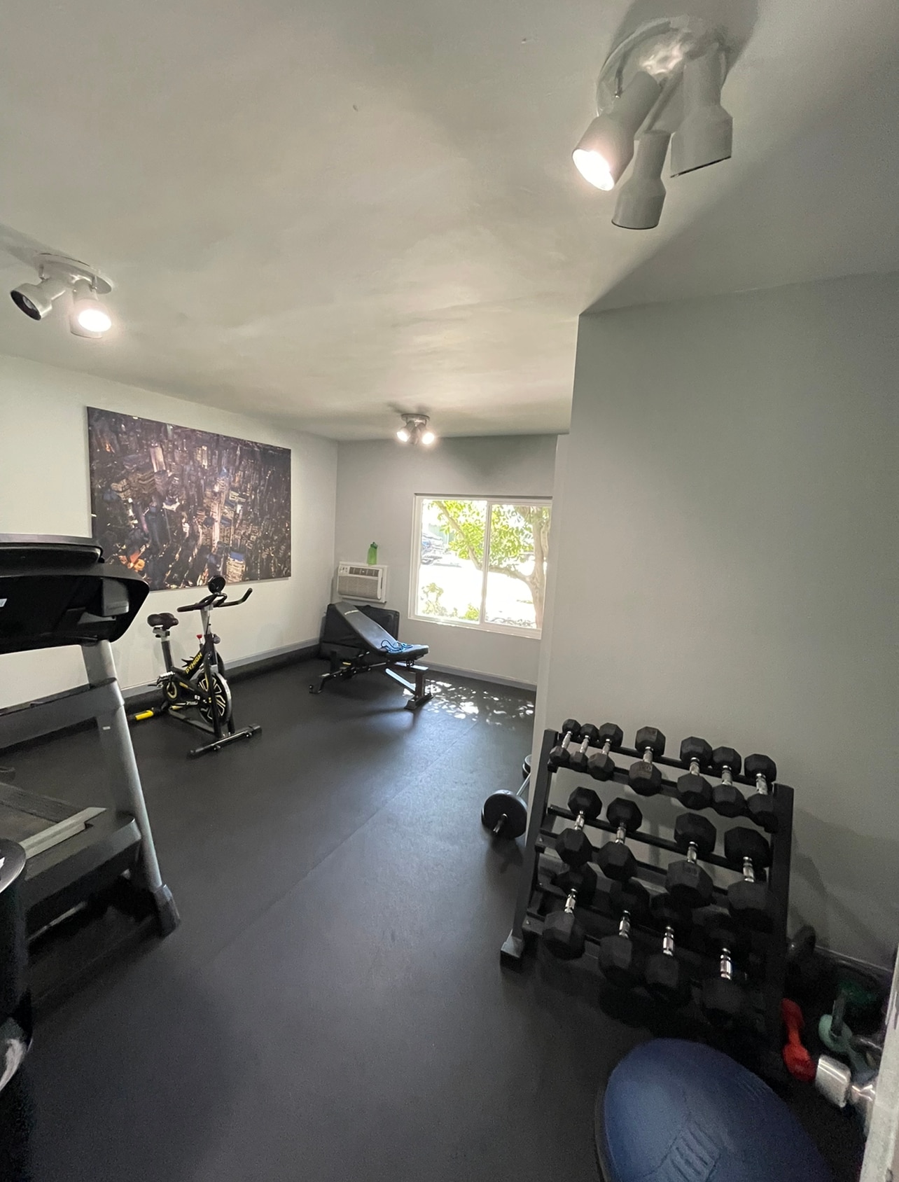 Building Photo - 3907 La Crescenta Ave