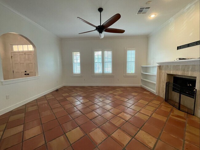 Building Photo - Davis Islands Spanish Med 3 Bed 2.5 Bath 1 car garage with Spool