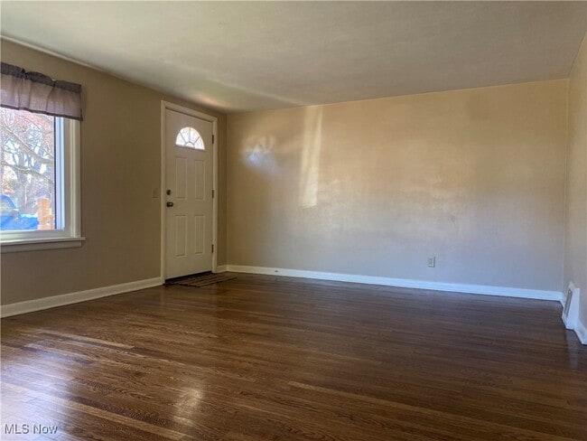 Building Photo - 1231 Sippo Ave SW