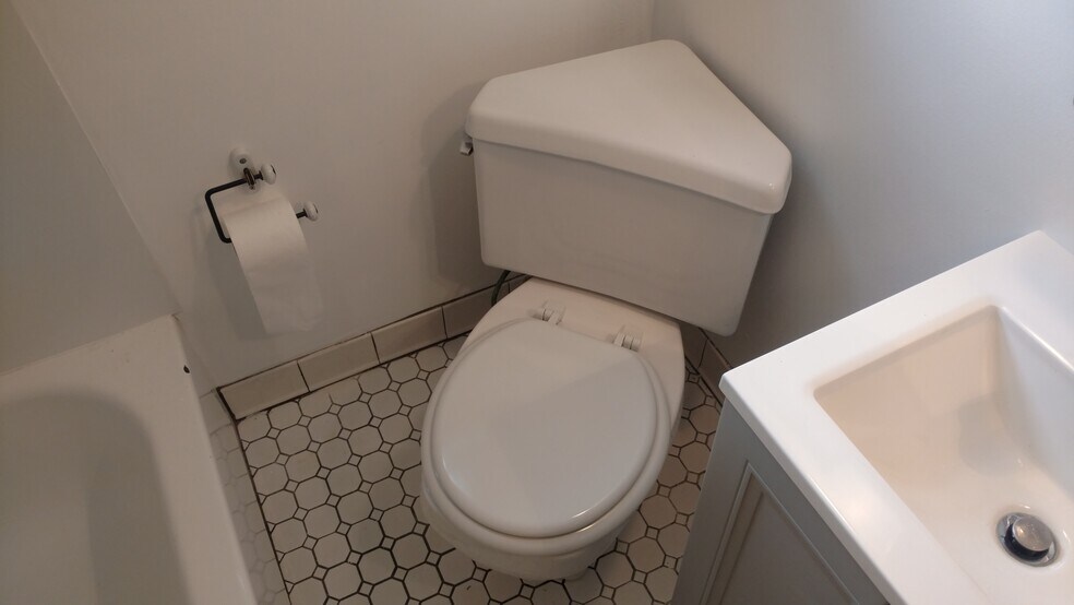 Building Photo - 1343 Rosewood St