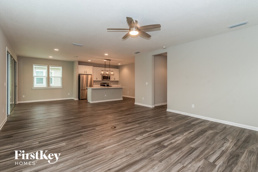Building Photo - 2081 Amberly Dr