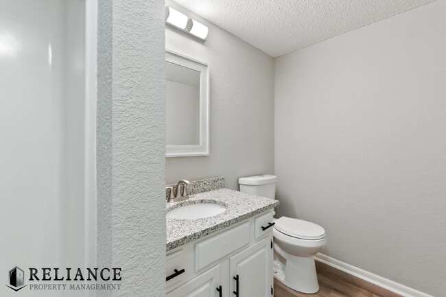 Building Photo - 8712 Lakeland Cir