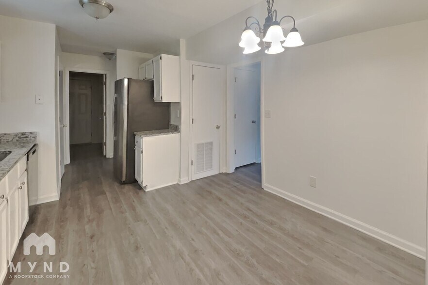 Building Photo - 5561 Northcut Dr