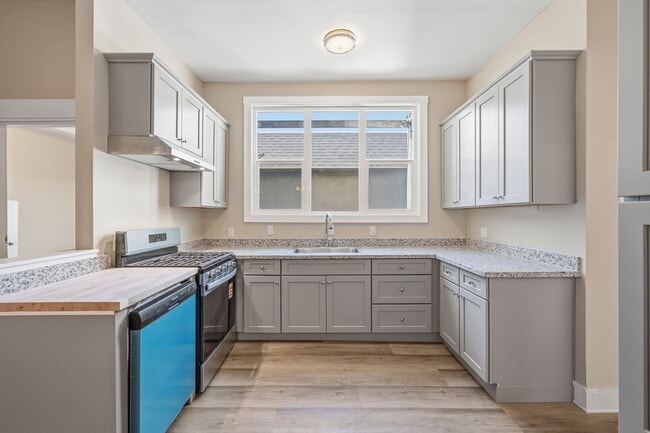 Building Photo - 2256B Van Ness Ave