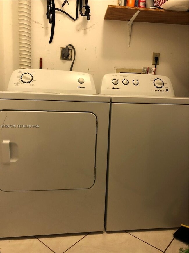 Building Photo - 10241 NW 9th St Cir