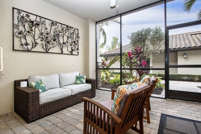 Building Photo - Like new 2BR, 2BA garage condo-Lakewood National