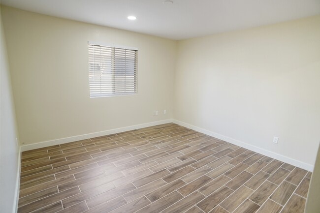 Building Photo - 10561 El Dorado Ave