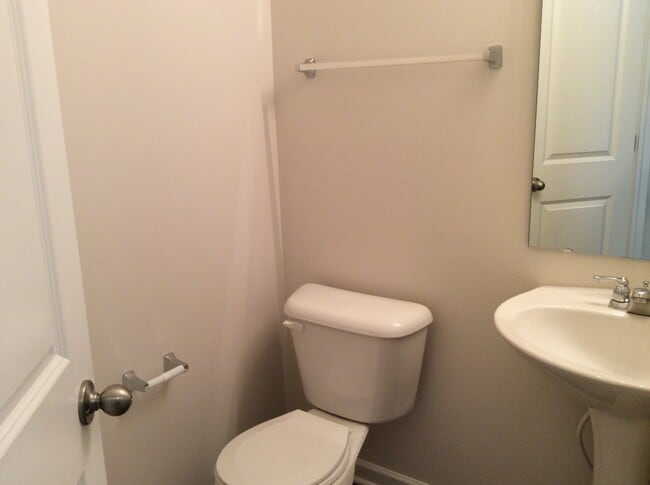Building Photo - Columbus IN - 3 br with loft