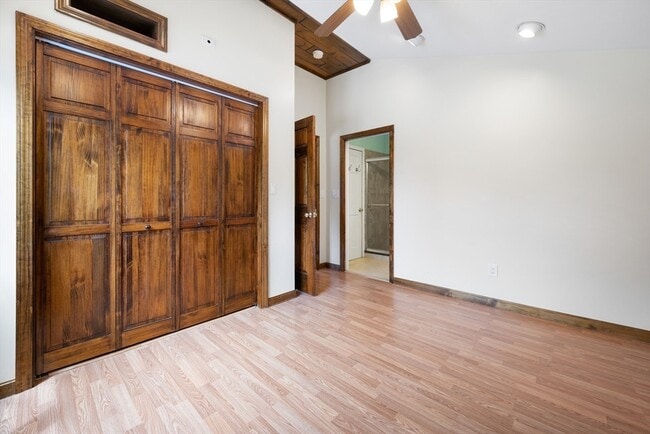 Building Photo - 47 Oriole Dr