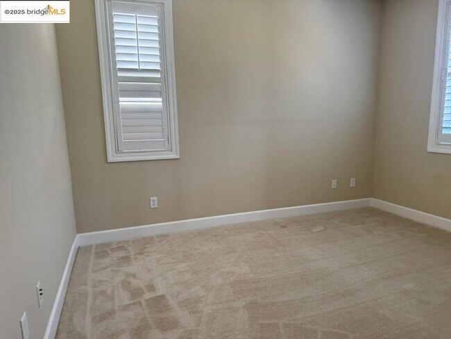 Building Photo - 203 Seaview Dr