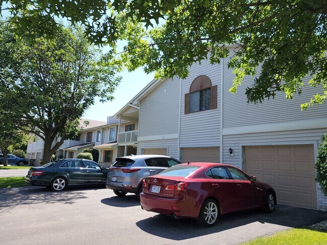 Building Photo - 3 bedroom Kenosha condo