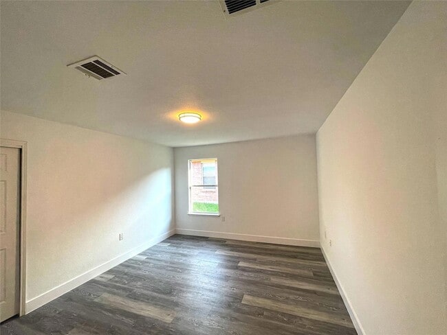 Building Photo - 5201 Bantom Woods Bend