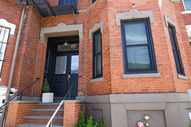 Building Photo - 134 Warren St
