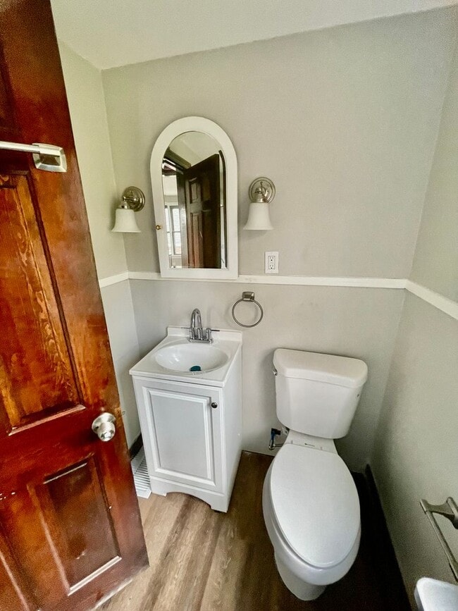 Building Photo - 3 Bed-1 Bath Turtle Creek PA