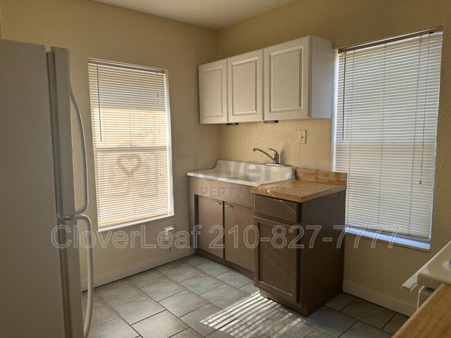 Building Photo - 817 W Mulberry Ave