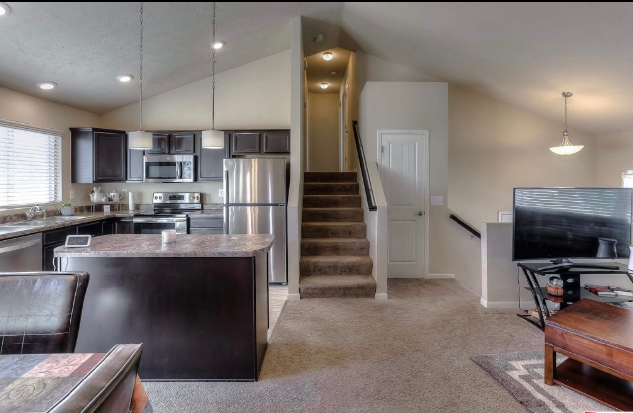 Building Photo - 9135 Hanover St