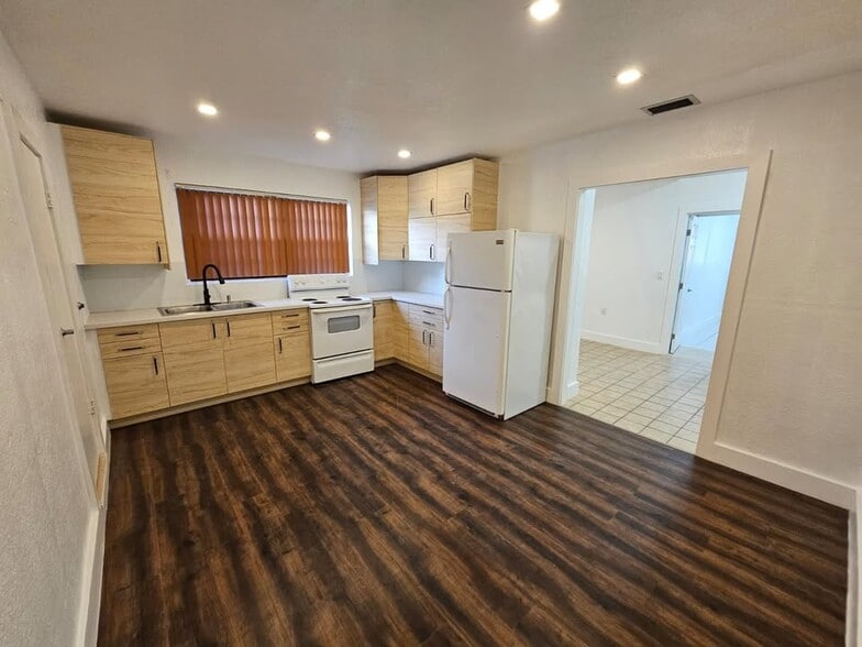 Primary Photo - 11320 NW 59th Ave
