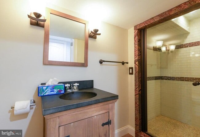 Building Photo - 3161 S Sydenham St