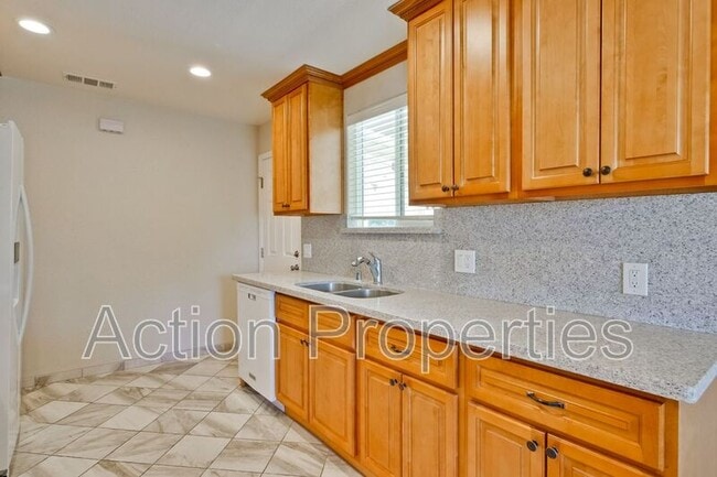 Building Photo - 2333 Augusta Pl