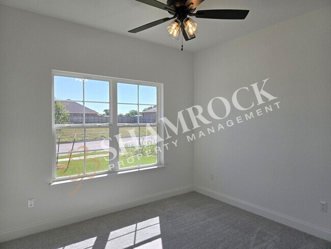 Building Photo - 125 W Windmill Wy