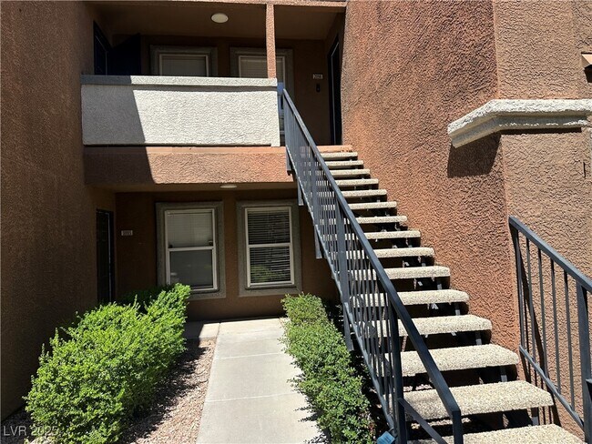 Building Photo - 555 E Silverado Ranch Blvd