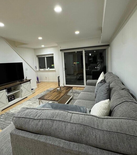 Building Photo - 22 Dr Martin Luther King Jr Dr