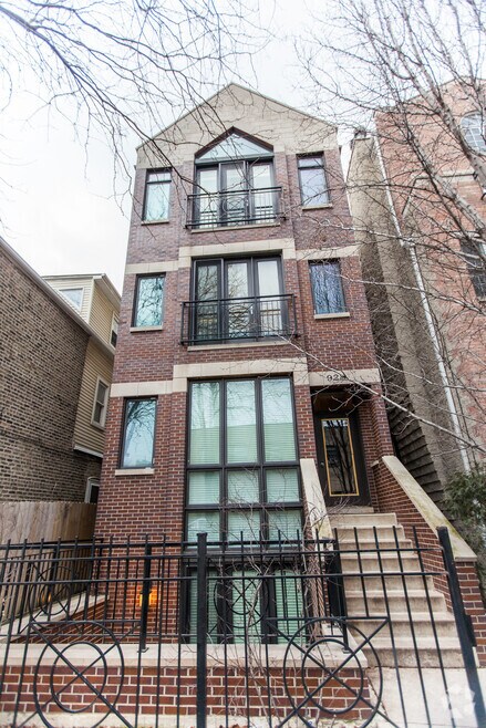 Building Photo - 928 N Wood St